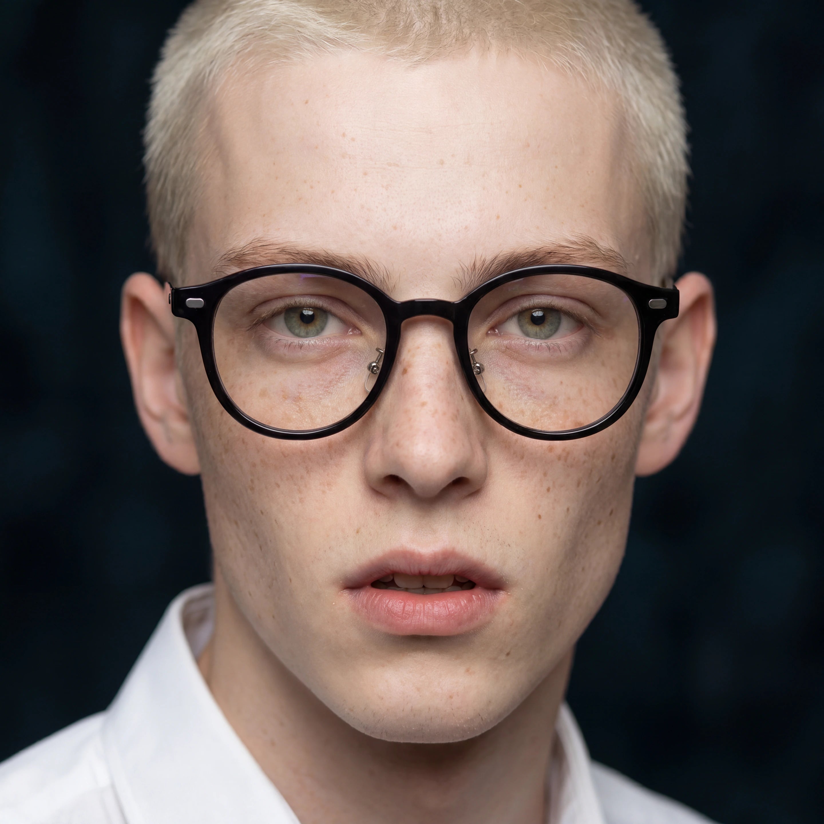 NIMO glasses with no front-facing display light leakage